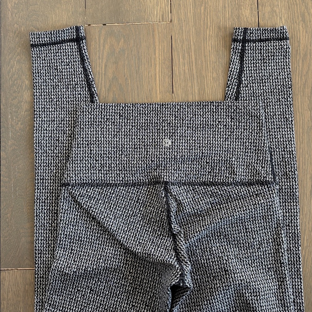 GUC Lululemon wunder-under, houndstooth, size 6